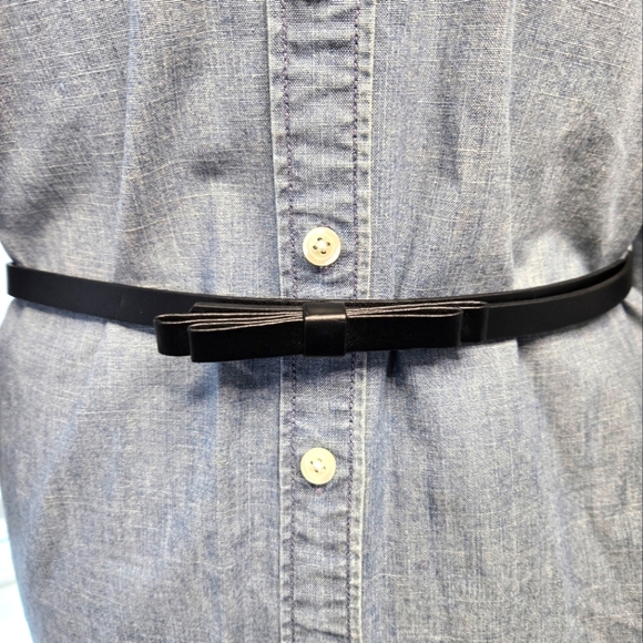 H&M BLACK SKINNY FAUX LEATHET BOW FRONT BELT ONE PRONG CLOSURE WOMEN OS - Picture 1 of 12